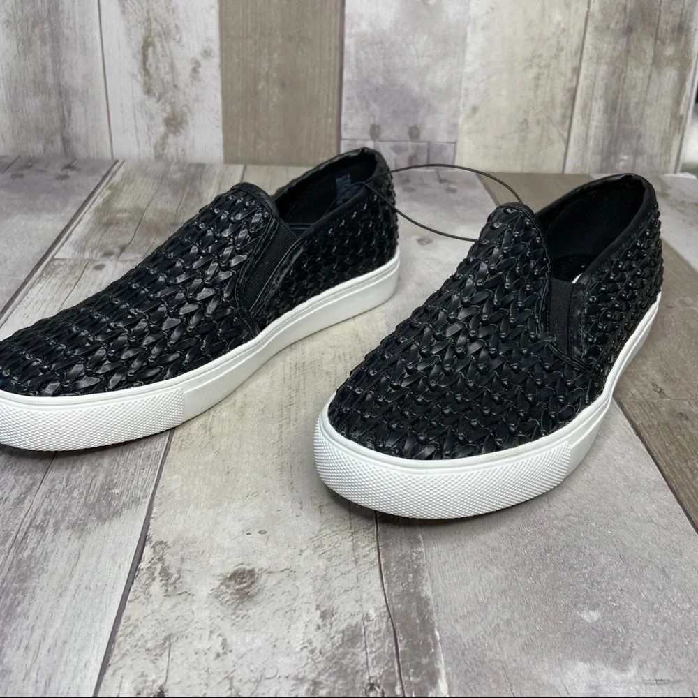 NWOT Steve Madden Black Woven Endy Slip On